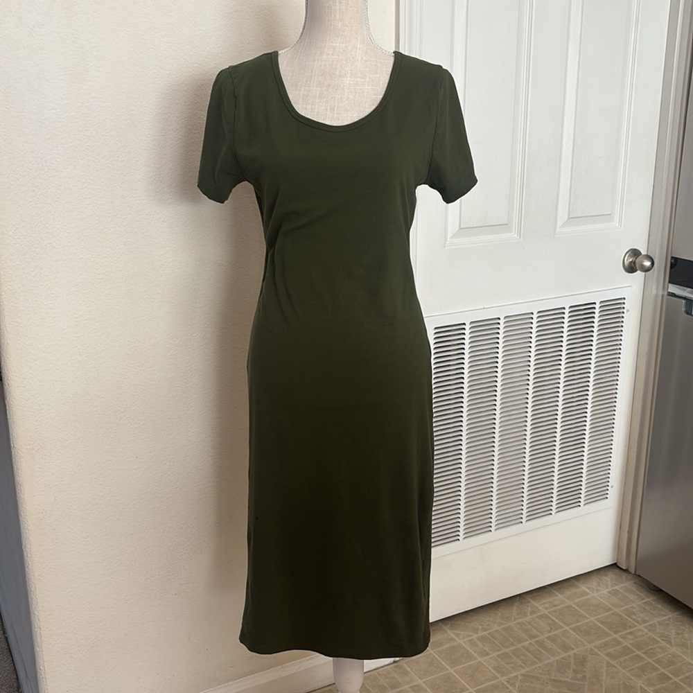 Casual Green Crew Neck Midi Sheath Dress. Bodycon fitted cotton comfort dress.